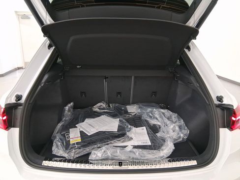 New 2025 Audi Q3 2.0T Premium image 25