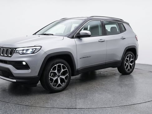 Used 2025 Jeep Compass Limited AWD/4WD image 3