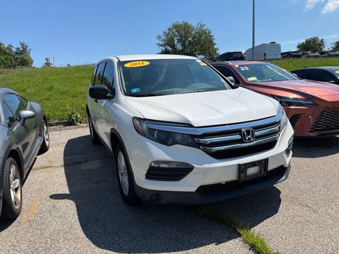 Used 2018 Honda Pilot LX image 2