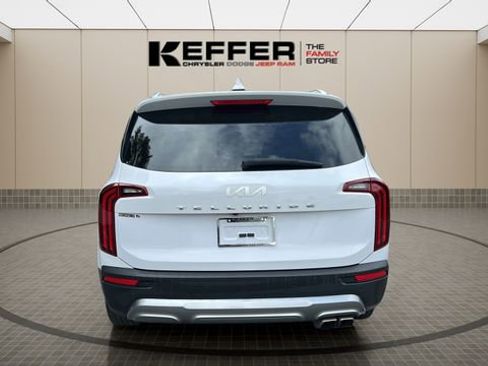 Used 2022 Kia Telluride EX w/ EX Premium Package FWD image 4