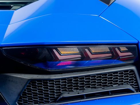 Used 2018 Lamborghini Aventador S image 14