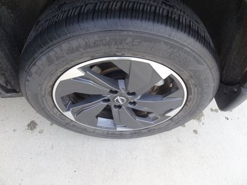 Used 2024 Nissan Rogue SV image 10