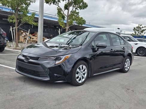 Used 2023 Toyota Corolla LE FWD image 3