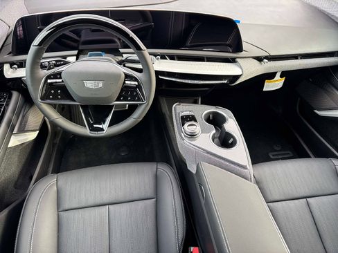 New 2025 Cadillac Optiq Luxury 2 image 2