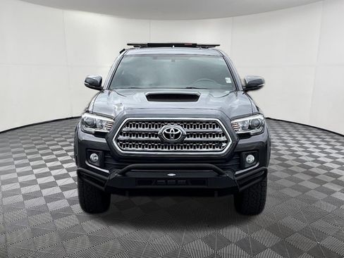 Used 2017 Toyota Tacoma TRD Sport w/ Premium & Technology Package AWD/4WD image 2