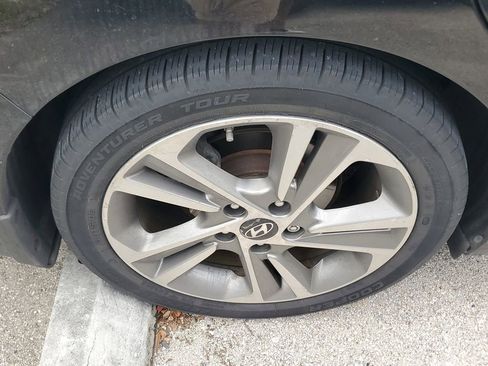 Used 2017 Hyundai Elantra Limited image 10