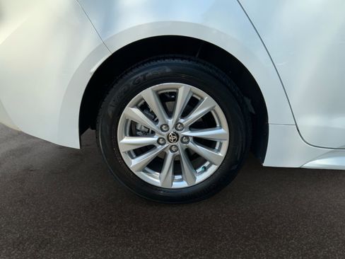 Used 2023 Toyota Corolla LE w/ LE Convenience Package FWD image 37