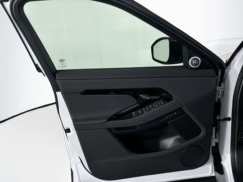 Used 2026 Land Rover Range Rover Evoque S image 11