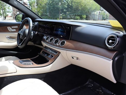 Used 2023 Mercedes-Benz E 350 4MATIC Sedan image 19
