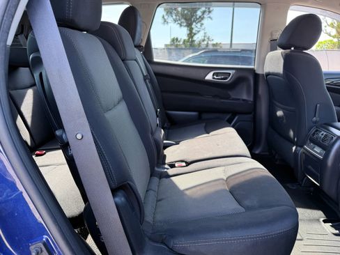 Used 2017 Nissan Pathfinder SV image 13