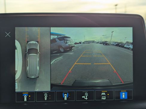 Used 2022 Chevrolet Suburban Z71 w/ Luxury Package image 24