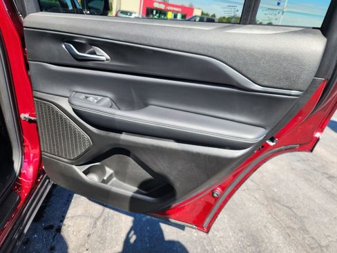 Used 2024 Jeep Grand Cherokee L Altitude image 14