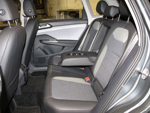 Used 2024 Volkswagen Taos SE AWD/4WD image 27