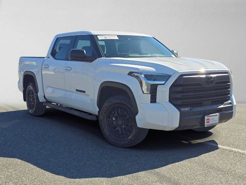 Used 2025 Toyota Tundra SR5 w/ SR5 Premium Package AWD/4WD image 2