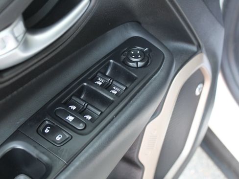 Used 2016 Jeep Renegade 75th Anniversary AWD/4WD image 23