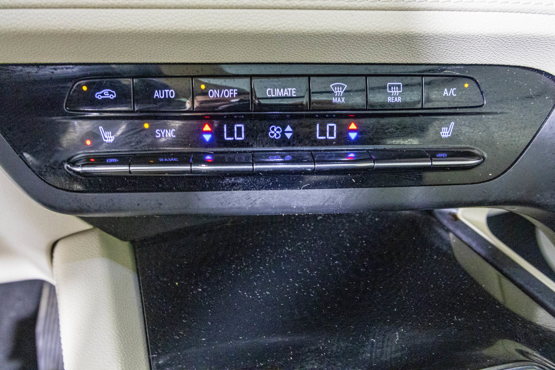 Used 2022 Buick Envision Essence w/ Technology Package I FWD image 29