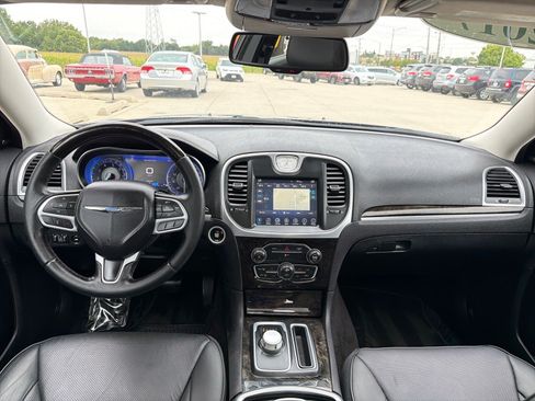 Used 2017 Chrysler 300 C w/ Light Group AWD/4WD image 28