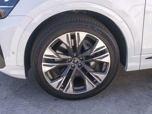 Used 2023 Audi Q8 Premium Plus w/ Premium Plus Package AWD/4WD image 5