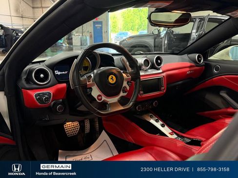 Used 2016 Ferrari California T RWD image 15