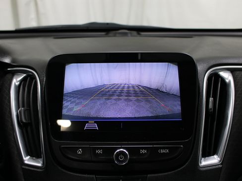 Used 2020 Chevrolet Malibu LT FWD image 16