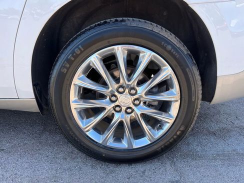 Used 2020 Buick Enclave Essence w/ Sound and Sites Package image 11