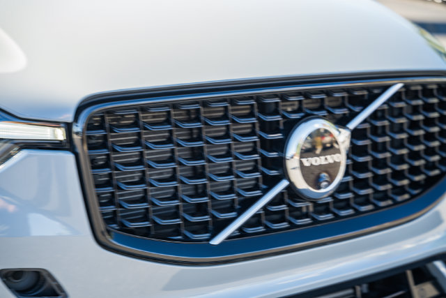 Certified 2024 Volvo XC60 T8 Plus w/ Climate Package AWD/4WD image 8