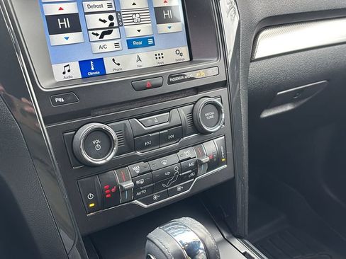 Used 2018 Ford Explorer XLT w/ Equipment Group 202A image 20