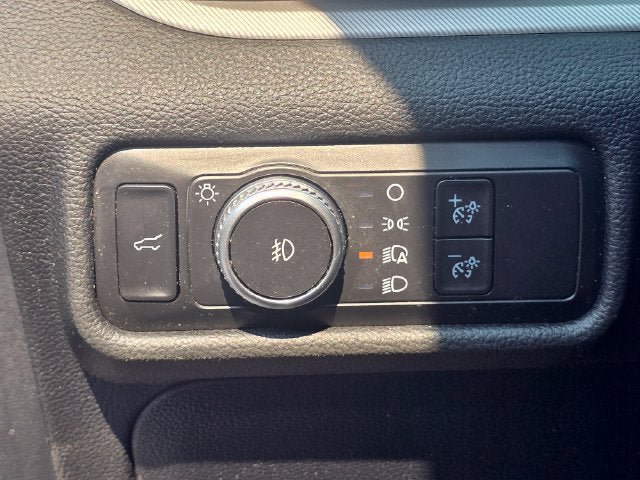 Used 2020 Ford Explorer XLT w/ Equipment Group 202A AWD/4WD image 16