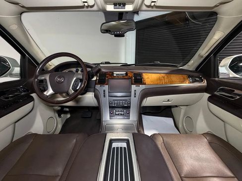Used 2014 Cadillac Escalade Platinum AWD/4WD image 28