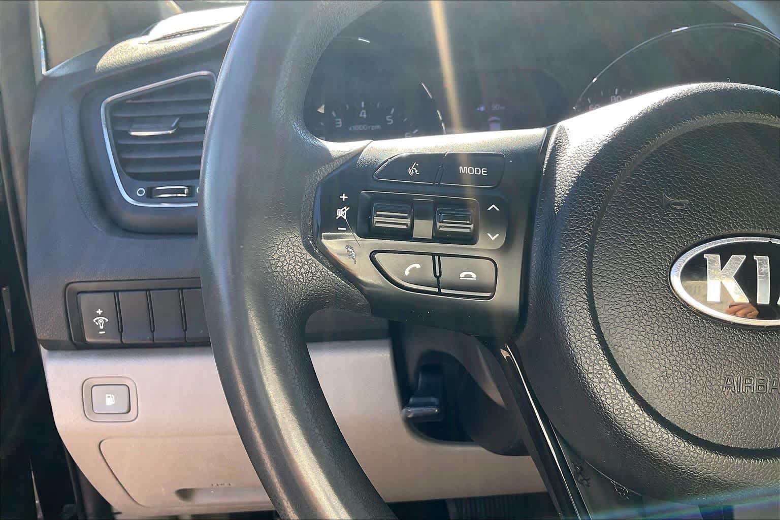 Used 2021 Kia Sedona LX FWD image 23
