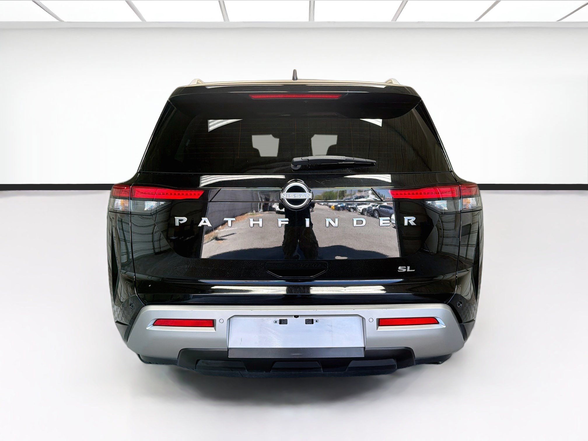 Used 2025 Nissan Pathfinder SL FWD image 5