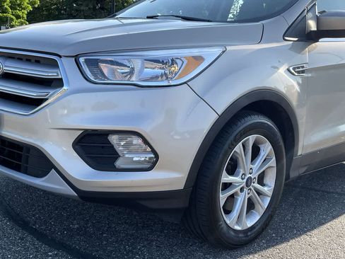 Used 2017 Ford Escape SE w/ SE Cold Weather Package AWD/4WD image 32