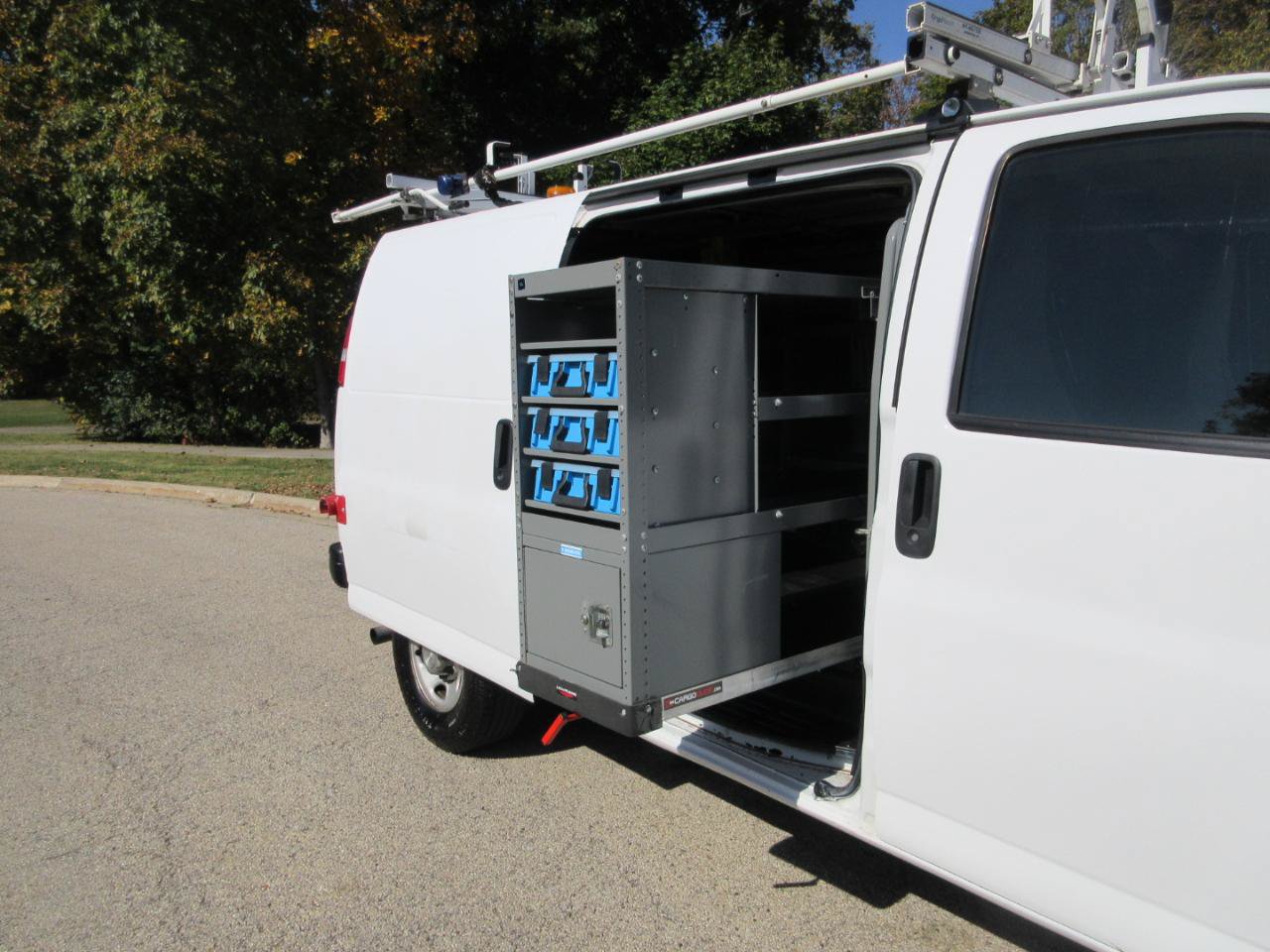 Used 2017 Chevrolet Express 2500 RWD image 22