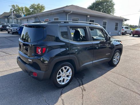 Used 2017 Jeep Renegade Latitude FWD image 7
