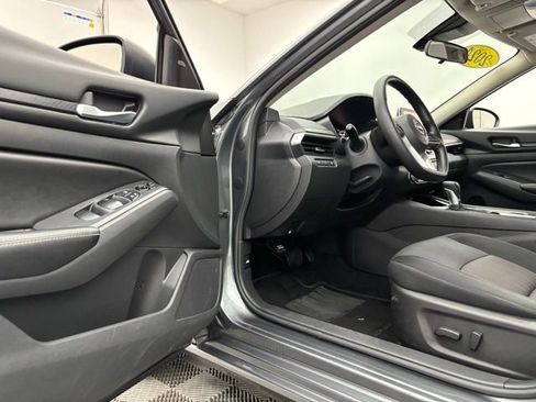 Used 2024 Nissan Altima 2.5 SV FWD image 14