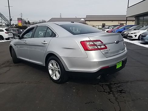 Used 2018 Ford Taurus SEL image 4
