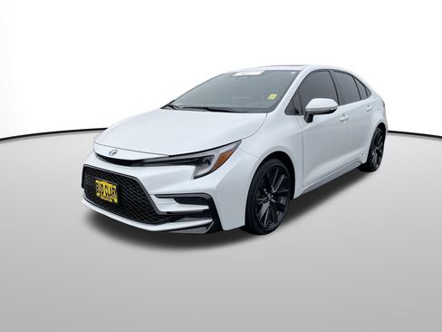 Certified 2025 Toyota Corolla SE w/ SE Premium Package image 11