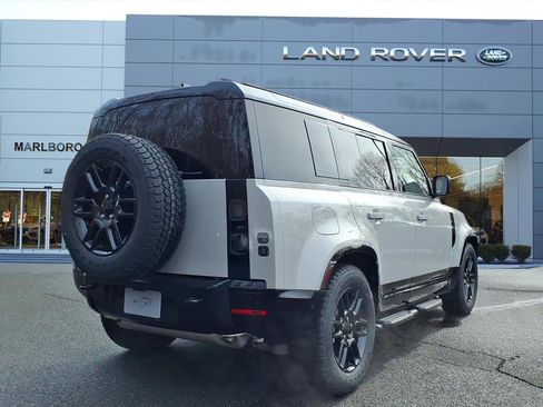 New 2026 Land Rover Defender 110 X-Dynamic SE image 2