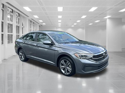 Used 2024 Volkswagen Jetta SE FWD image 3