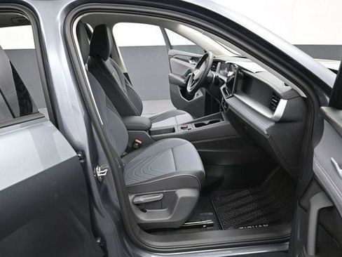 New 2026 Volkswagen Tiguan SE FWD image 14