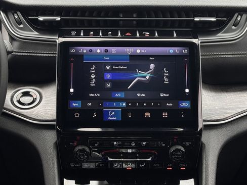 Used 2024 Jeep Grand Cherokee L Limited w/ Luxury Tech Group II image 18