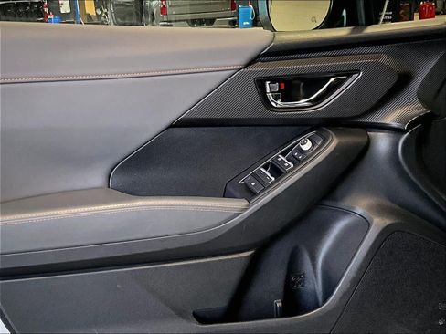 Used 2024 Subaru Crosstrek 2.5i Limited AWD/4WD image 9