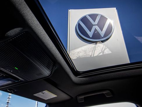 New 2026 Volkswagen Tiguan SE R-Line FWD image 2