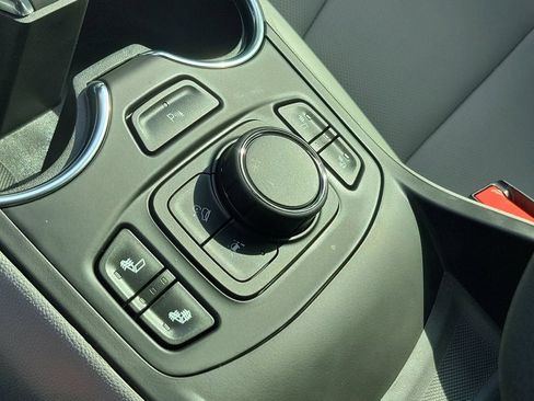 Used 2024 GMC Terrain SLT w/ Tech Package FWD image 27