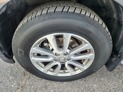 Used 2014 Nissan Pathfinder SL w/ SL Tech Package image 21