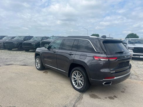 Used 2022 Jeep Grand Cherokee Summit AWD/4WD image 8