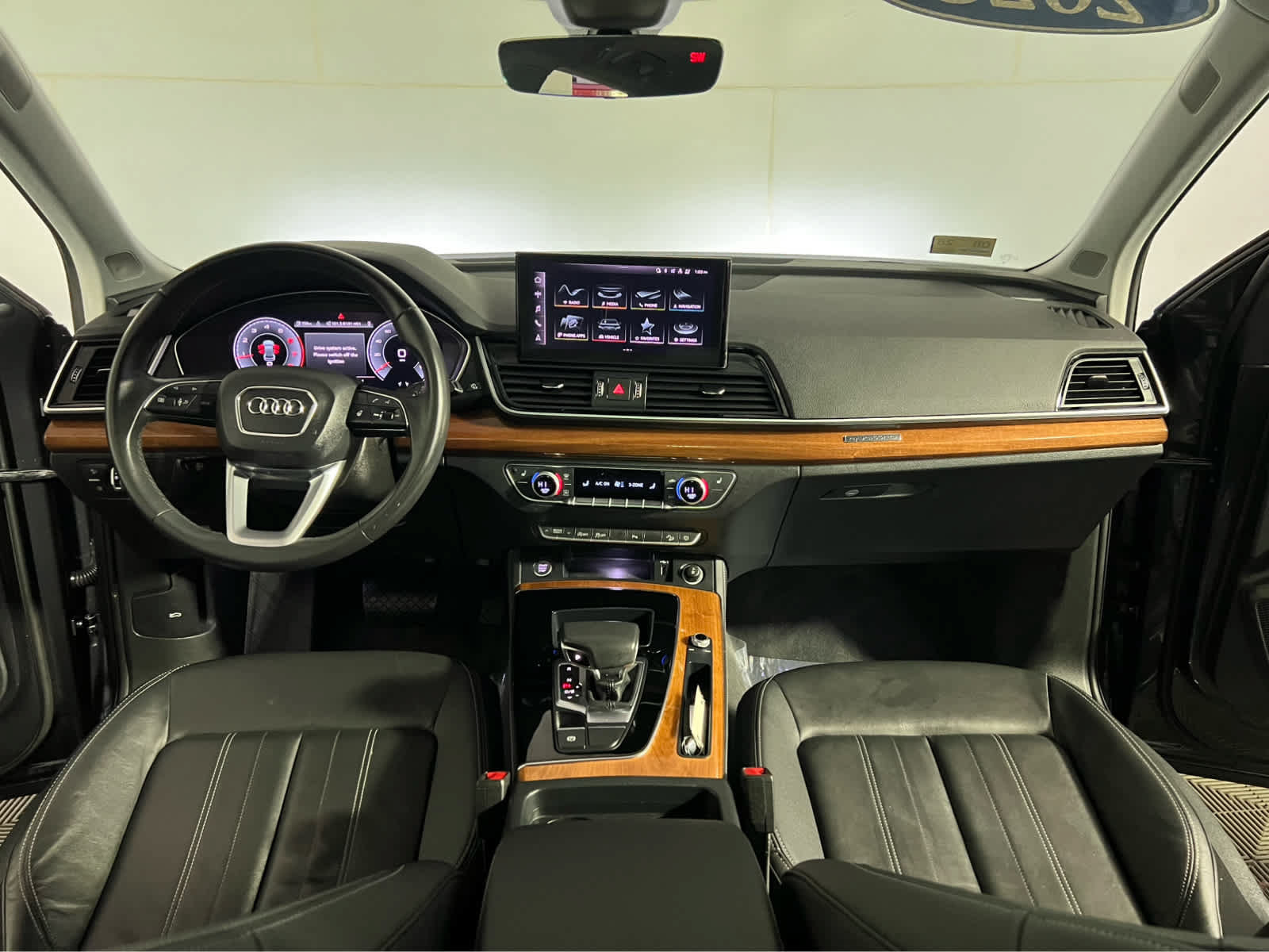 Used 2023 Audi Q5 2.0T Premium Plus w/ Premium Plus Package AWD/4WD image 10