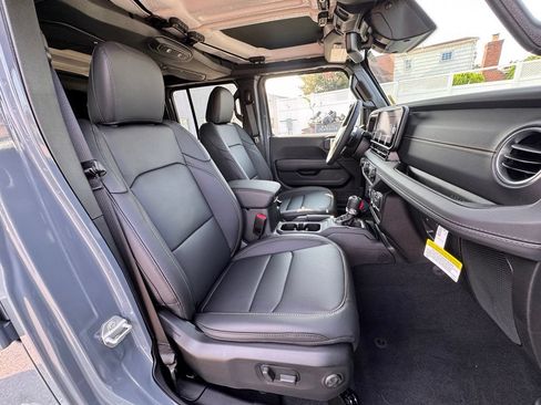 New 2026 Jeep Wrangler Unlimited Sahara w/ Safety Group AWD/4WD image 19