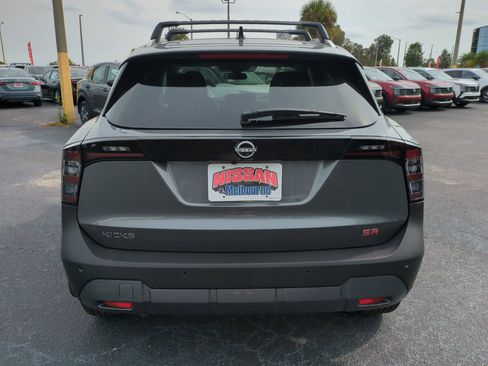 New 2026 Nissan Kicks SR w/ Cold Weather Package FWD image 5