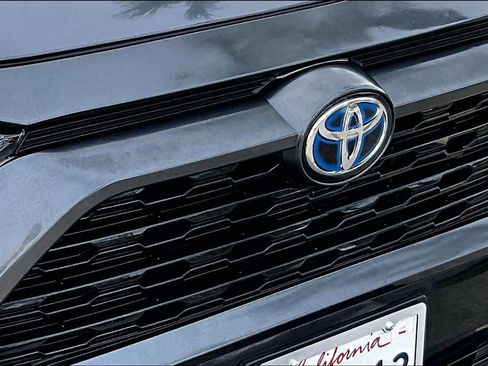 Used 2022 Toyota RAV4 SE w/ SE Grade Weather Package image 28